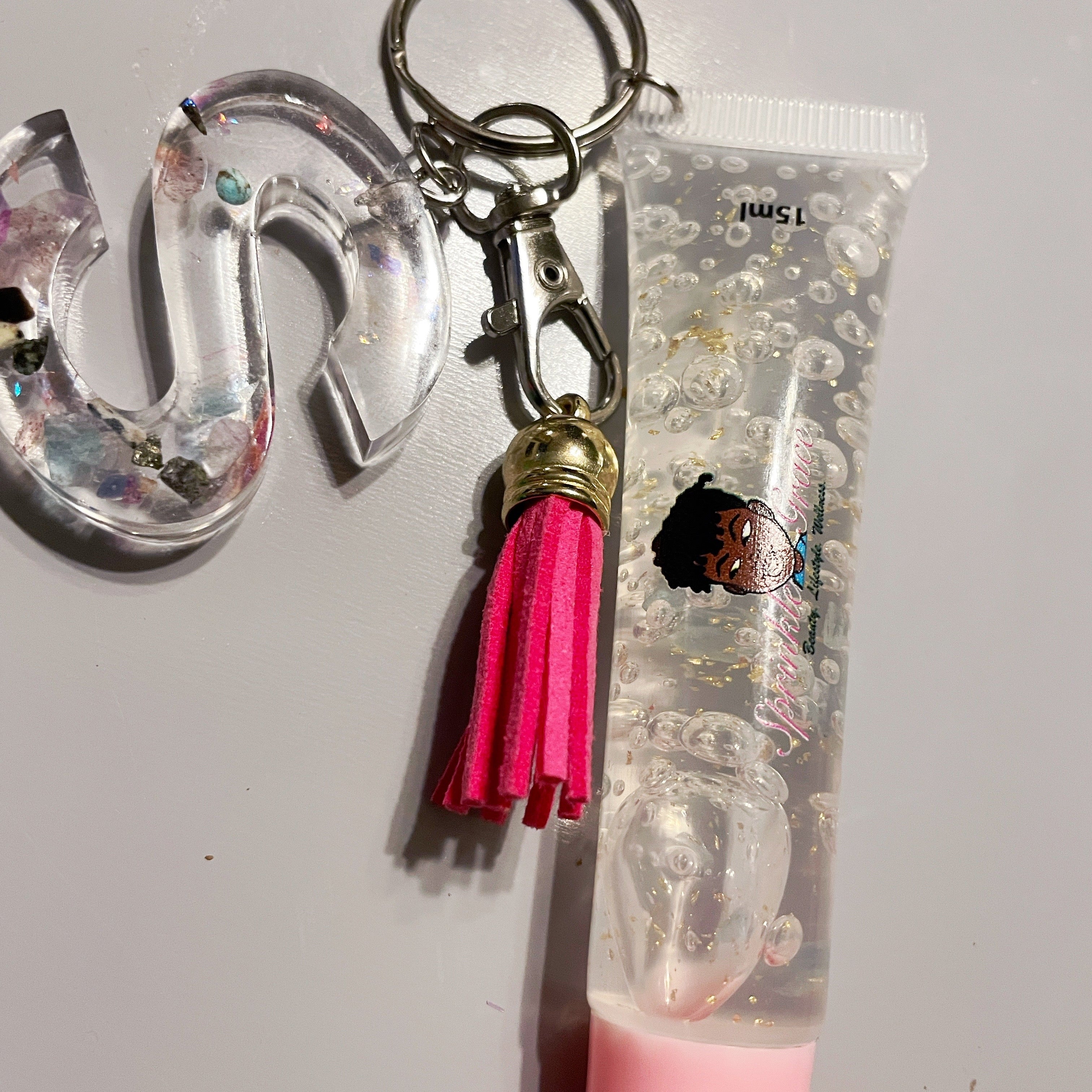 Sprinkle Grace Personalized Positive Keychain - Customizable Resin Initial or Circle Name